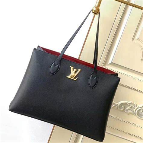 Louis Vuitton lockme shopper